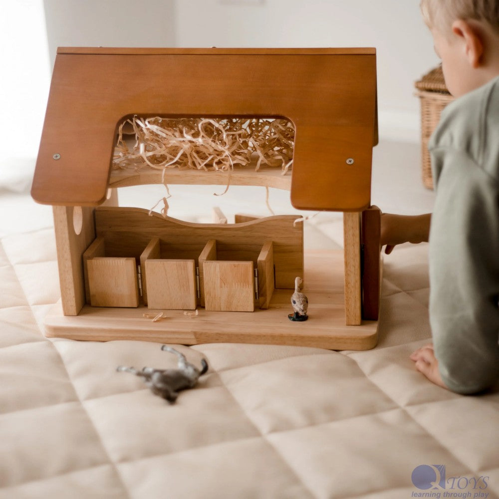 QToys Australia (USA) HORSE STABLE
